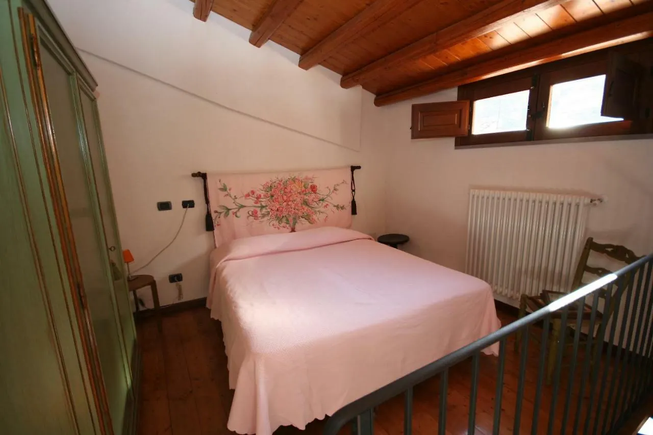 La corte di Pietro Isnello Casa vacanze
